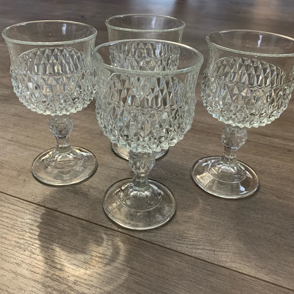 Diamond Point wine glasses - Picture 2 of 4
